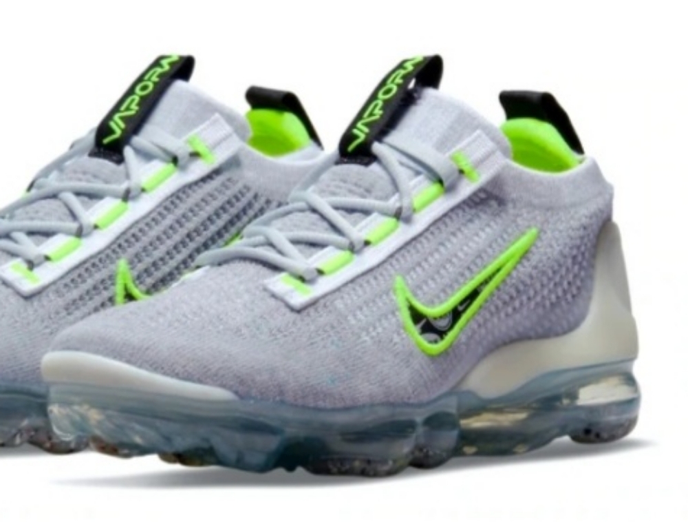 Nike Air VaporMax FlyKnit "Logo Pack" (2021) size (7/M; 8.5/W) - Picture 1 of 4